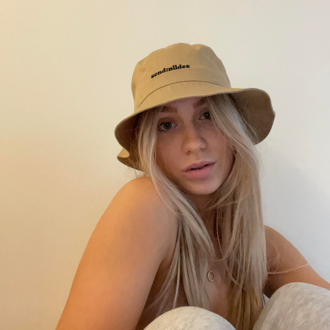bucket hat send nüdes